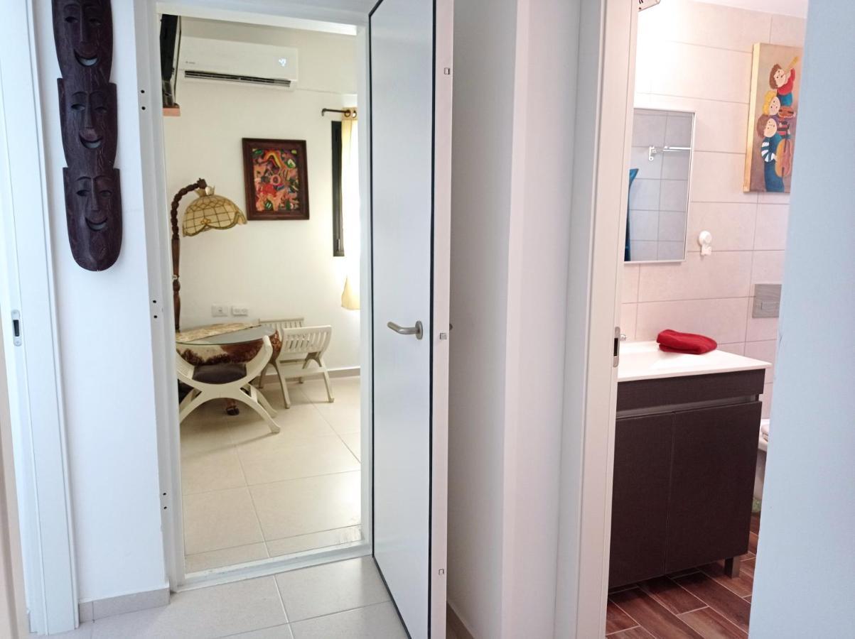 Apartamento New! Great Location! Vibrant Downtown, Talpiot Market, Flea Market, Carmel Beach, Close To Everywhere Haifa Exterior foto